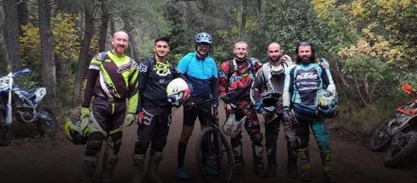 Politico: «Ο Μητσοτάκης δεν τήρησε κανένα μέτρο προστασίας παρά τους περιορισμούς που έχει επιβάλλει στους Έλληνες»